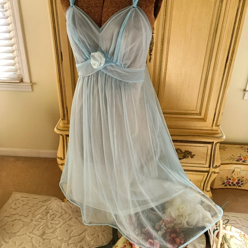 ADORABLE VINTAGE "VANITY FAIR" BLUE OMBRE DOUBLE NYLON CHIFFON NIGHTGOWN! - Picture 5 of 15